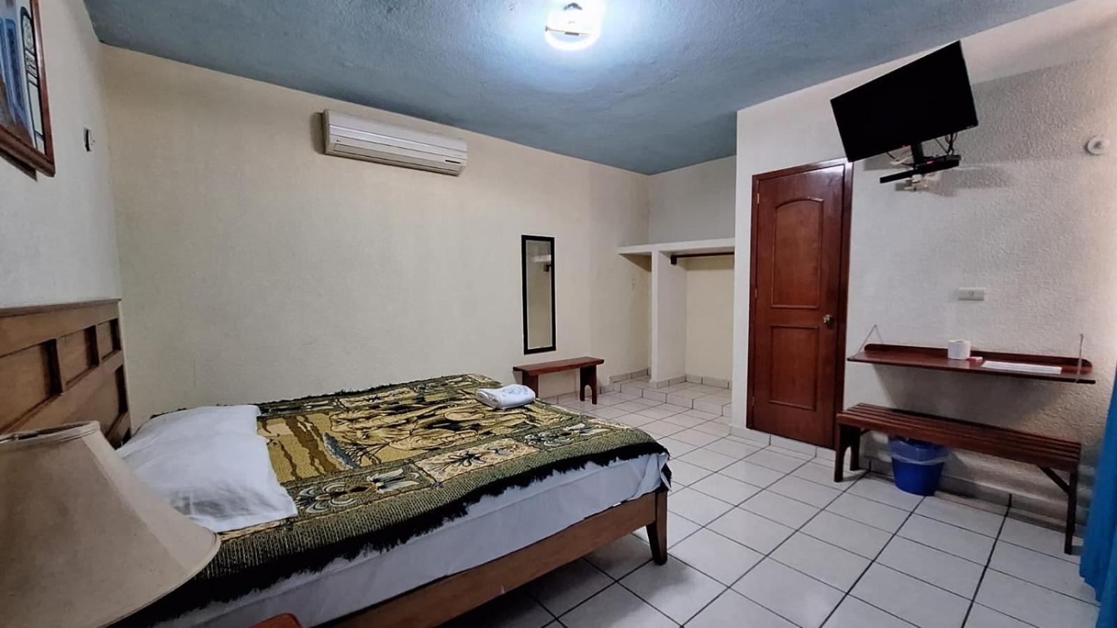 Hotel Carmelitas 42 ビジャエルモッサ エクステリア 写真